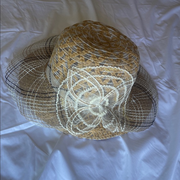 Elegant Tan Hat with Details - Picture 3 of 5
